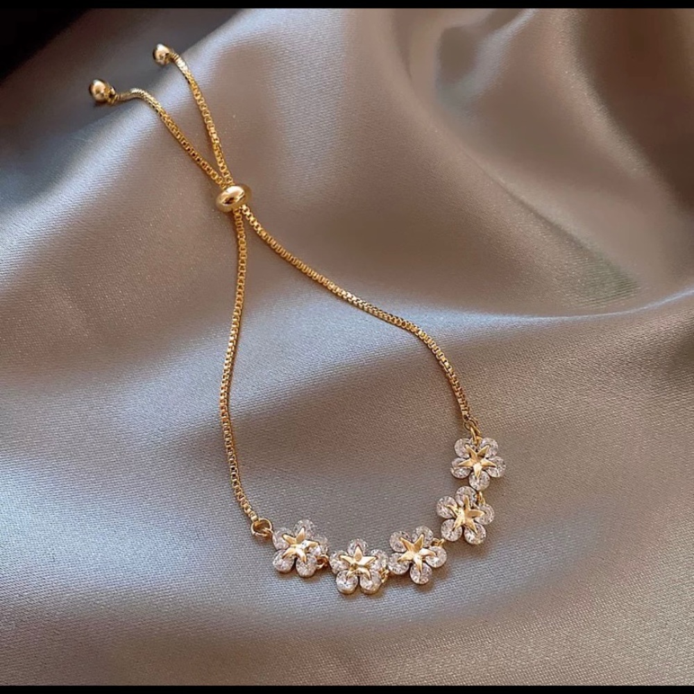 Dainty gold flower crystal cubic zirconia bracelet - Picture 2 of 7